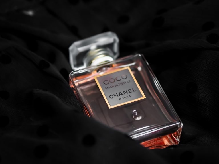 W sprzedaży znajdziemy wiele odmian damskich perfum Euphoria